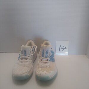 New Balance Women's FuelCell 99 Court Tennis Shoe Sz 7 Has a few marks